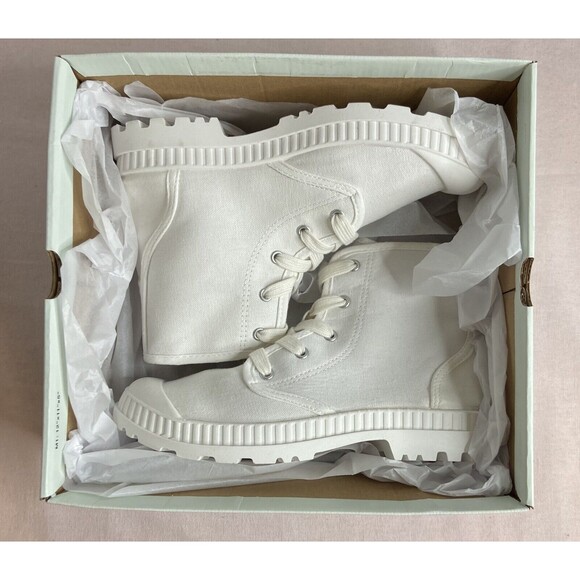 NWT Women's SO Dragonfruit Ankle Boots White Size 9.5 Med - Picture 2 of 8